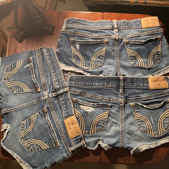 Bundle of Hollister low rise shorts - Picture 3 of 6